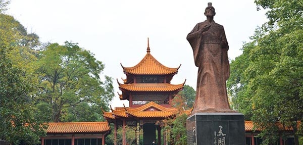 美天果皮箱助力新農(nóng)村建設